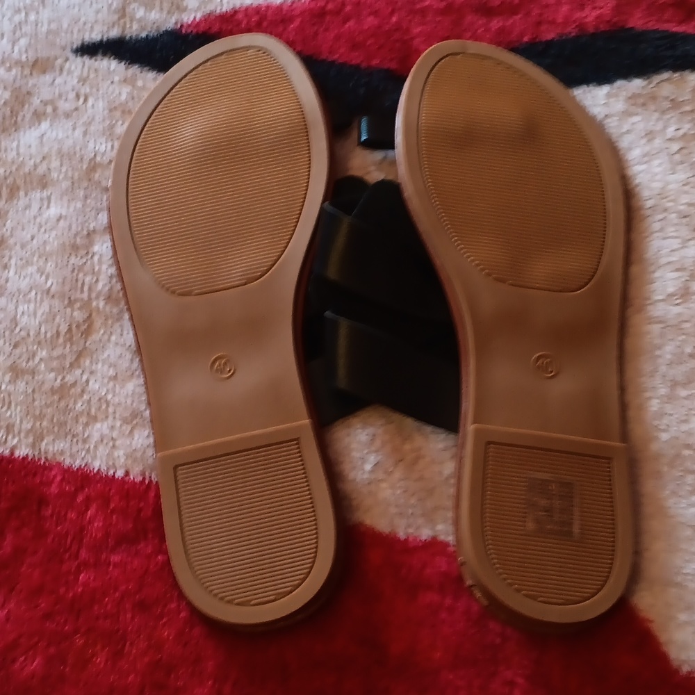 Sandals - Picture 4 of 4